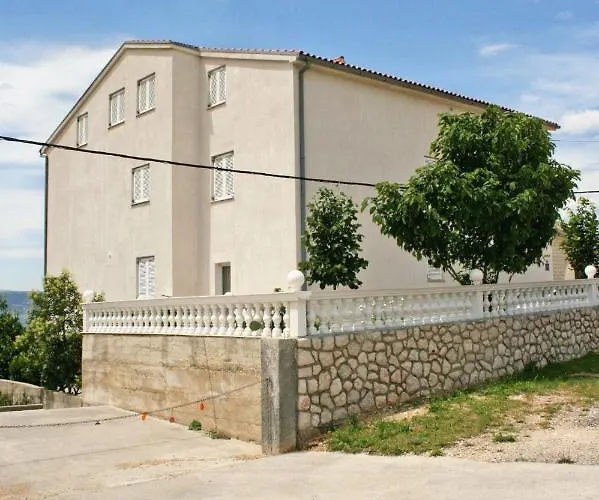5526b Apartment Novi Vinodolski