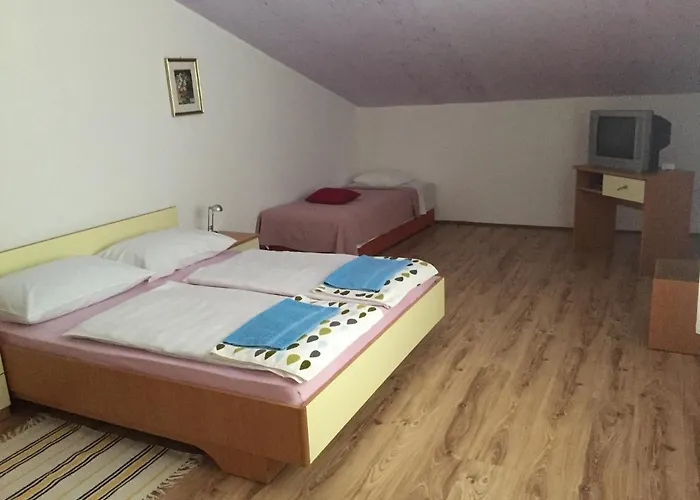 Apartment 5526b *